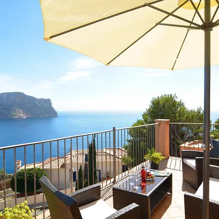 With Incredible Sea Views And Pool Up To 7 Feriehus